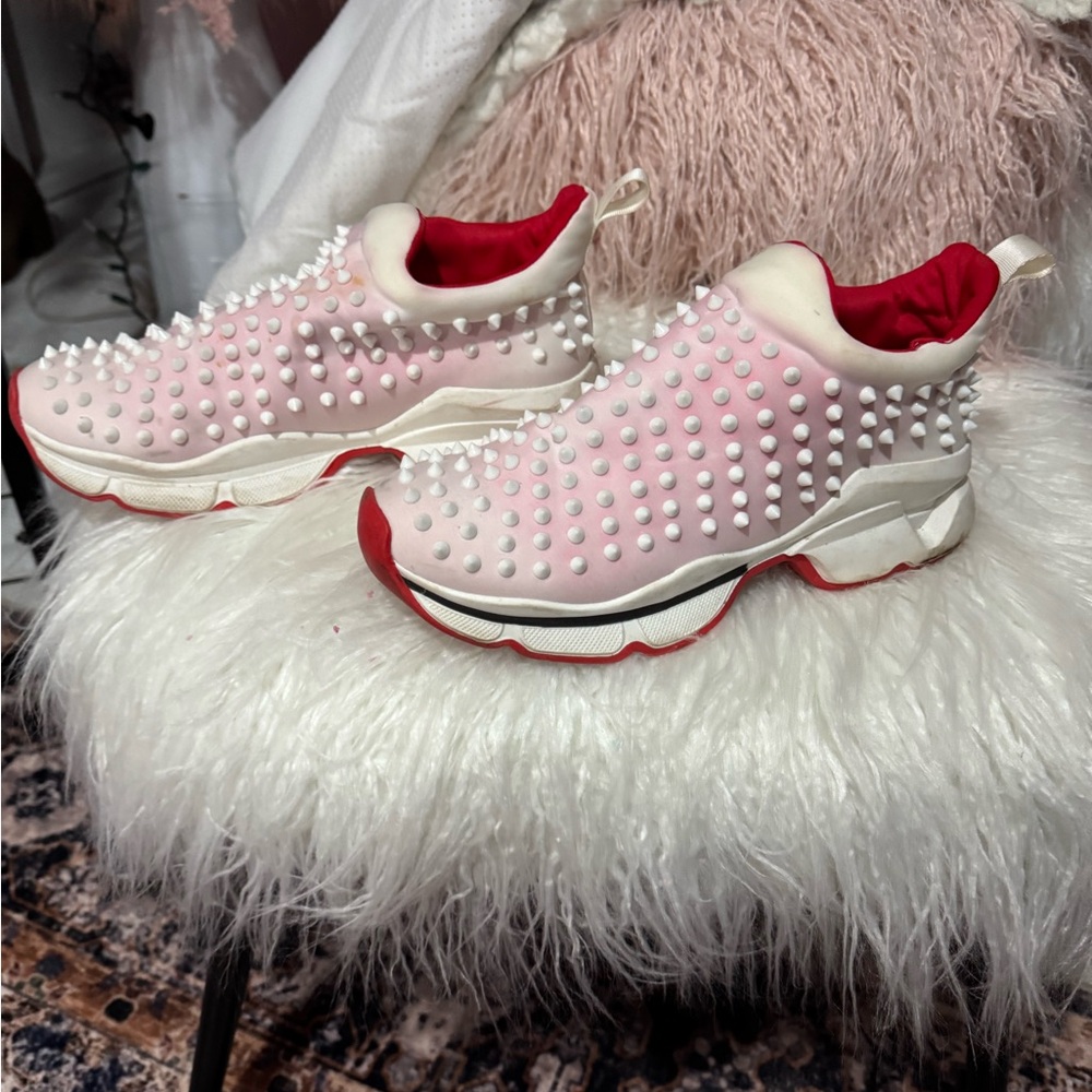 Women’s gym shoe